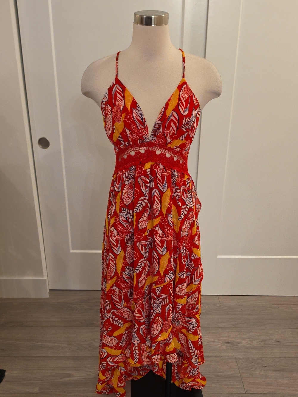 the clothing company Red Tropical maxi dress with open back size L new with tag